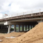 Brug over het Saramaccakanaal geopend met artistieke scheur