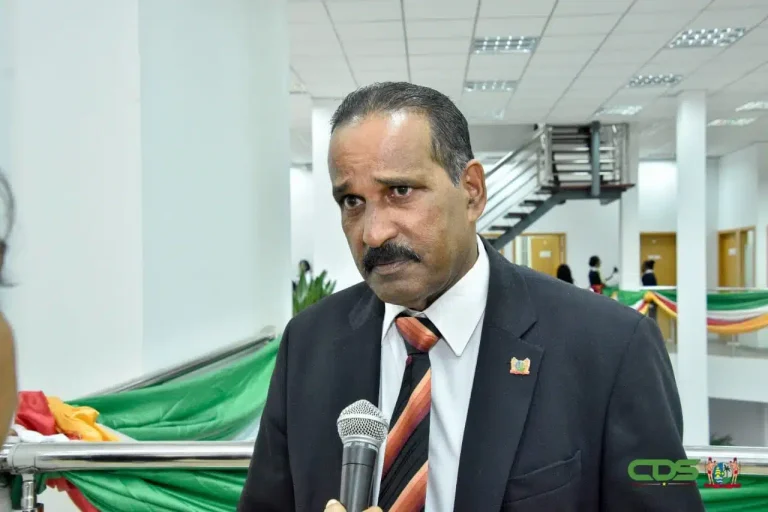 Jogi kondigt ‘Durga Mata’ hotline aan voor spirituele klachten