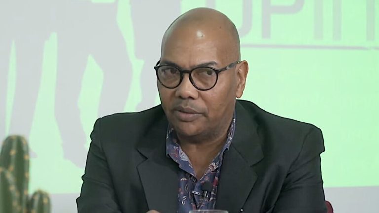 Helmond Proeve verspreidt fake-news: Zus Santokhi NIET dood, maar wel zeer boos