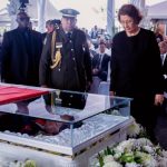 SCHOKKEND: Weduwe vergeet presidentieel dankwoord, kabinet dreigt voorgoed naar huis te gaan